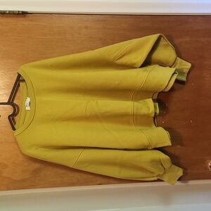 New Cropped sweater with cute arm puff detail in lime/pea green color